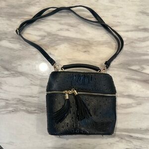 (New) black faux leather purse